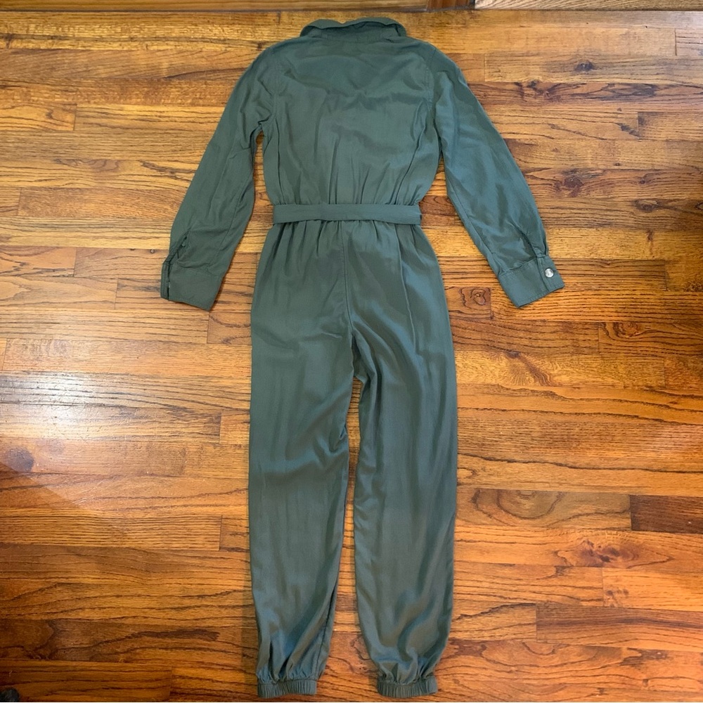 Justice Green Belted Romper Jumpsuit
Viscose Silk Material
Size 8 Medium - Picture 8 of 16
